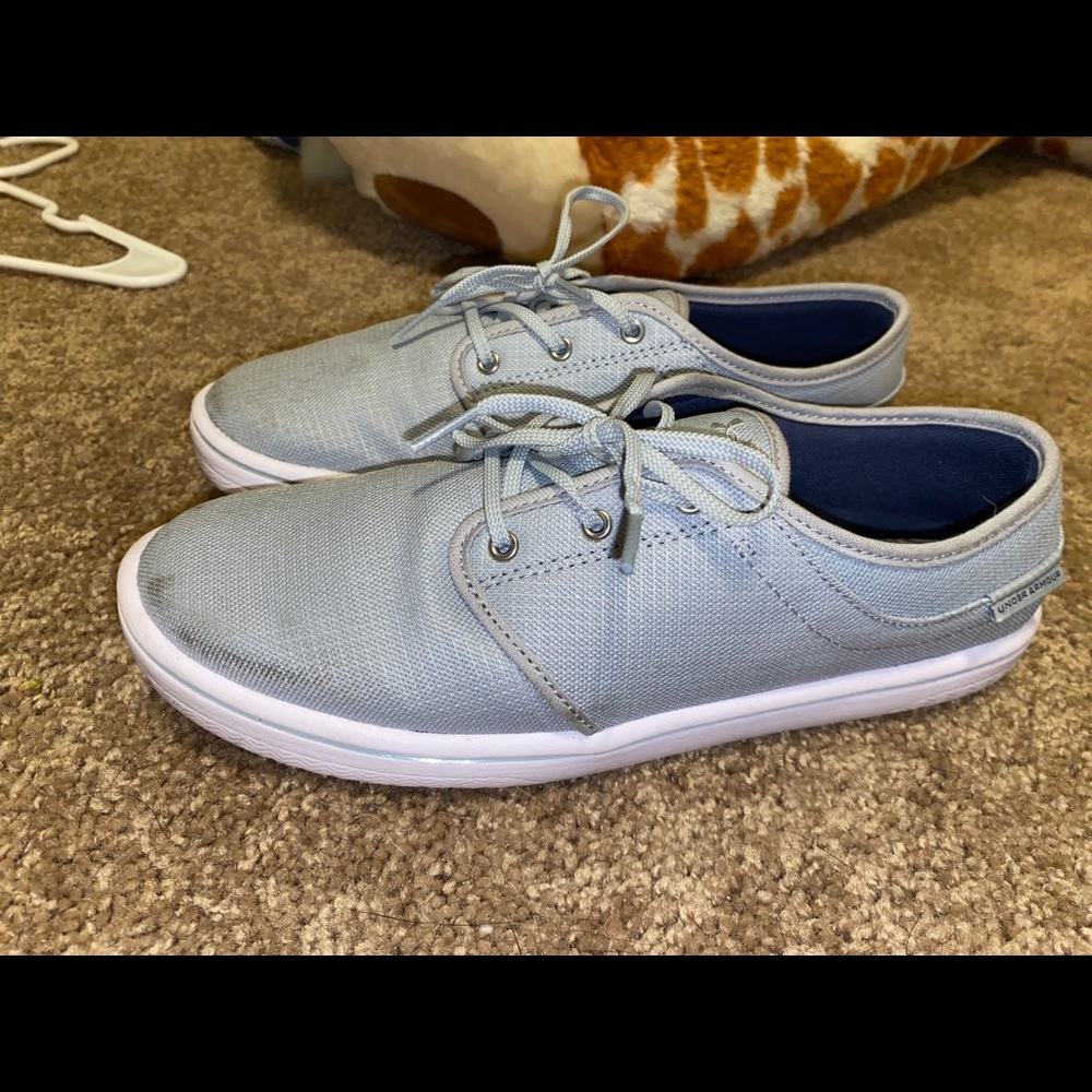 Light gray under armour sneakers